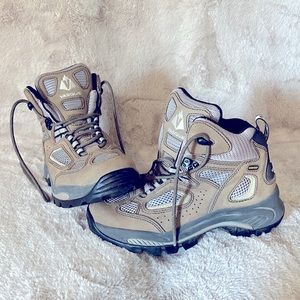 VASQUE women’s hiking boots, size 7.5